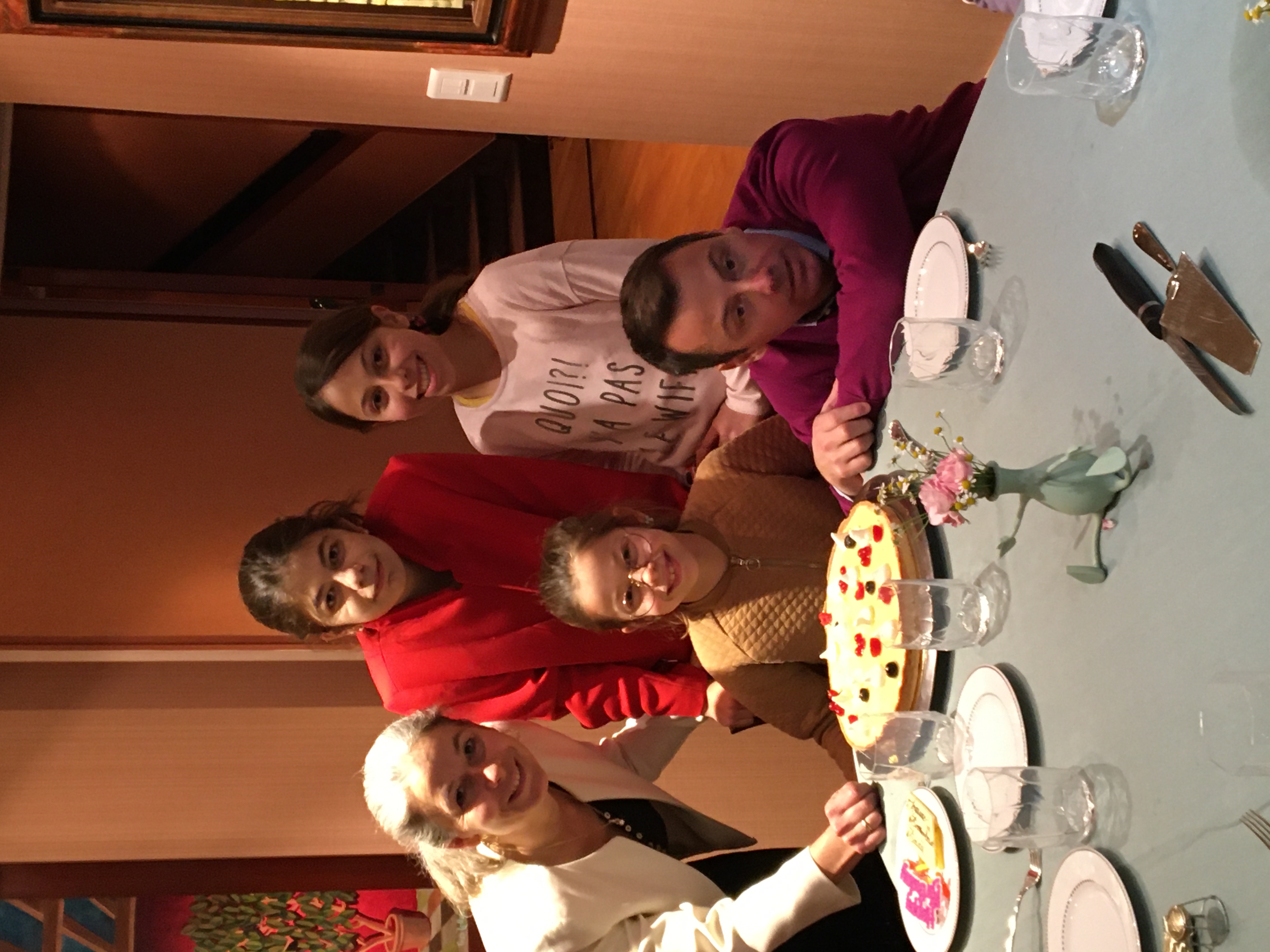 Gâteau d'anniversaire en famille